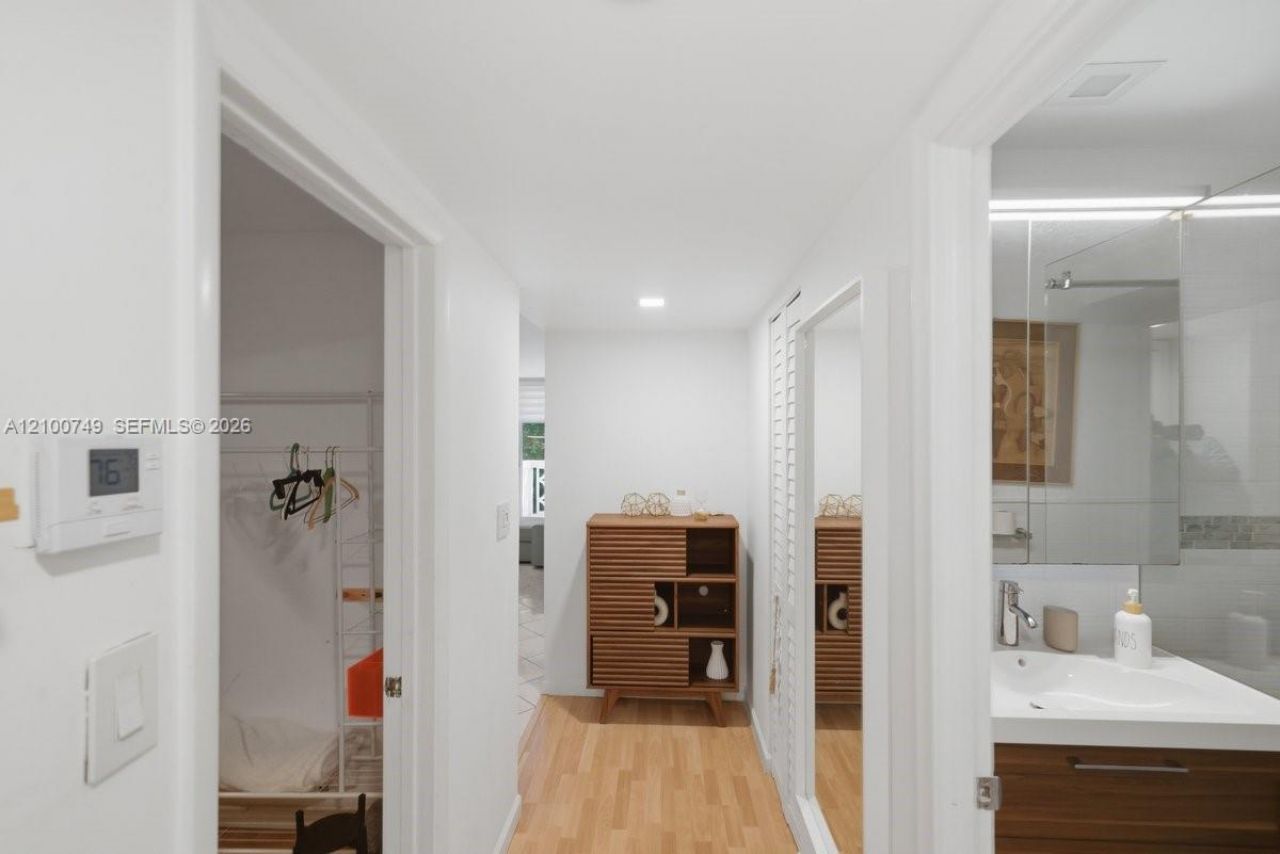 1020 Meridian Ave, Unit 208, Miami Beach, FL 33139 Photo