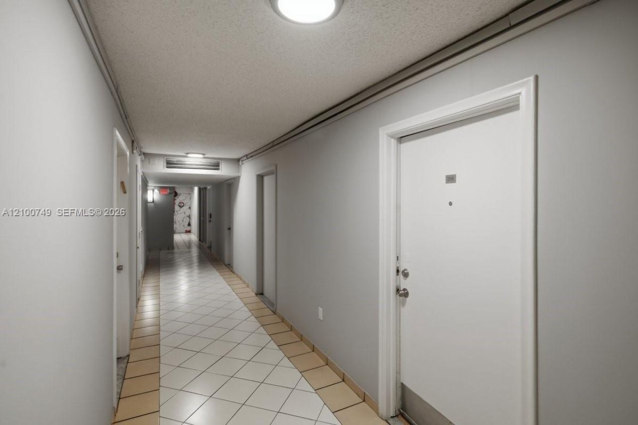 1020 Meridian Ave, Unit 208, Miami Beach, FL 33139 Photo