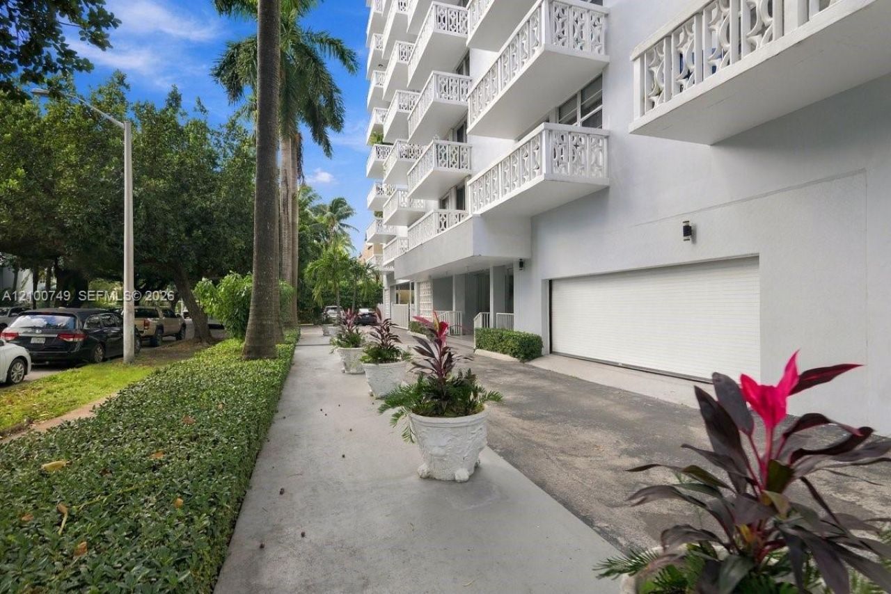 1020 Meridian Ave, Unit 208, Miami Beach, FL 33139 Photo