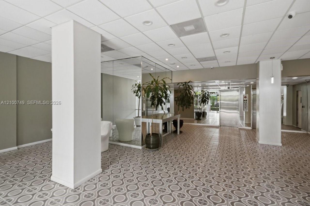 1020 Meridian Ave, Unit 208, Miami Beach, FL 33139 Photo