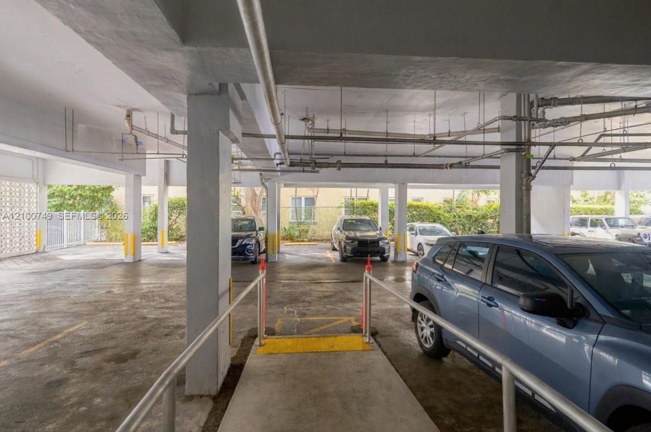 1020 Meridian Ave, Unit 208, Miami Beach, FL 33139 Photo
