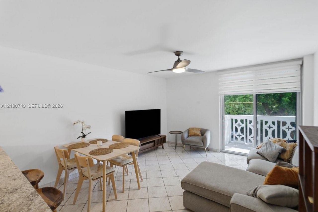 1020 Meridian Ave, Unit 208, Miami Beach, FL 33139 Photo