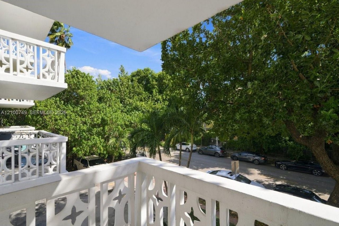 1020 Meridian Ave, Unit 208, Miami Beach, FL 33139 Photo