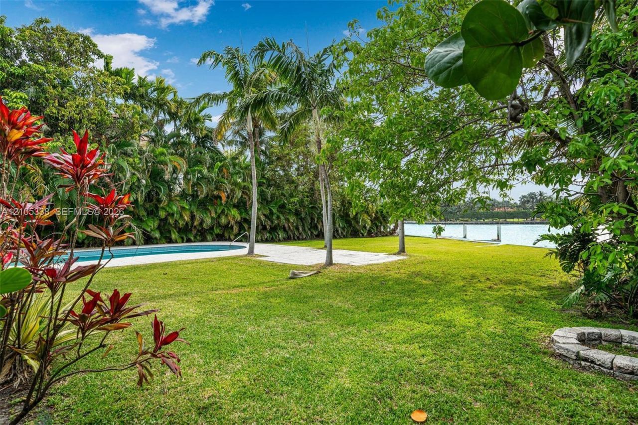 9250 Bay Dr, Surfside, FL 33154 Photo