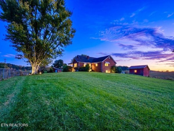 469 Patchwork Rd, Rose Hill, VA 24281