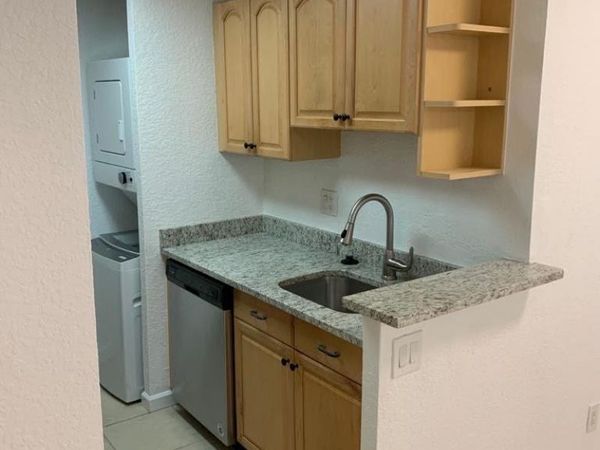 9916 TWIN LAKES Drive, Unit 33-C, Coral Springs, FL 33071