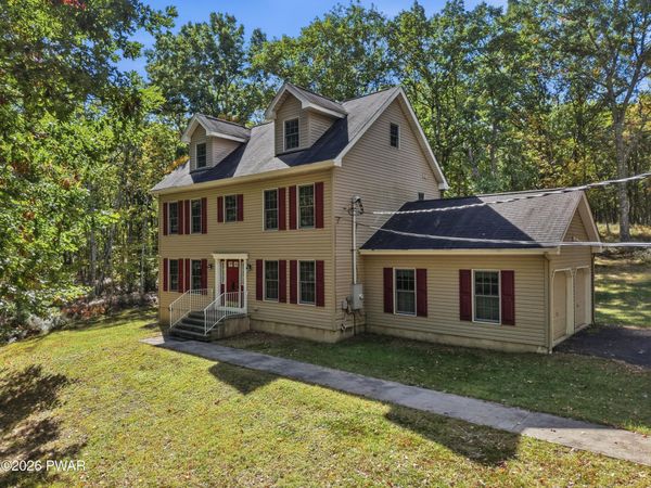 128 Friendship Drive , Hawley, PA 18428