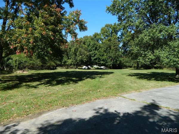 19 Chamblee Lane, Creve Coeur, MO 63141