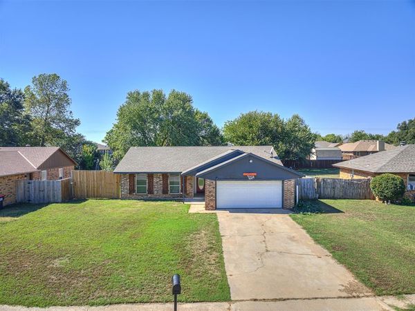 451 Crooked Oak Drive, Harrah, OK 73045