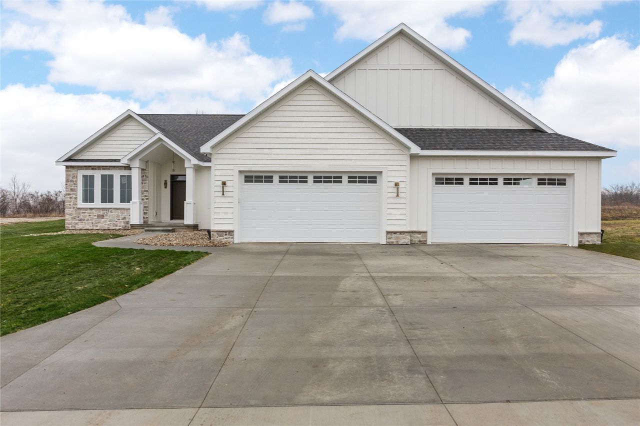 1603 Eagleview Drive, Fairfax, IA 52228 Main Photo