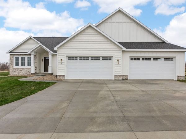 1603 Eagleview Drive , Fairfax, IA 52228