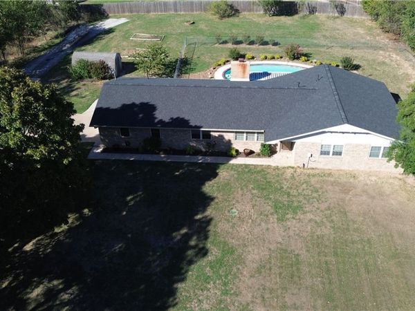588 Elm Valley Lane, Elm Springs, AR 72762