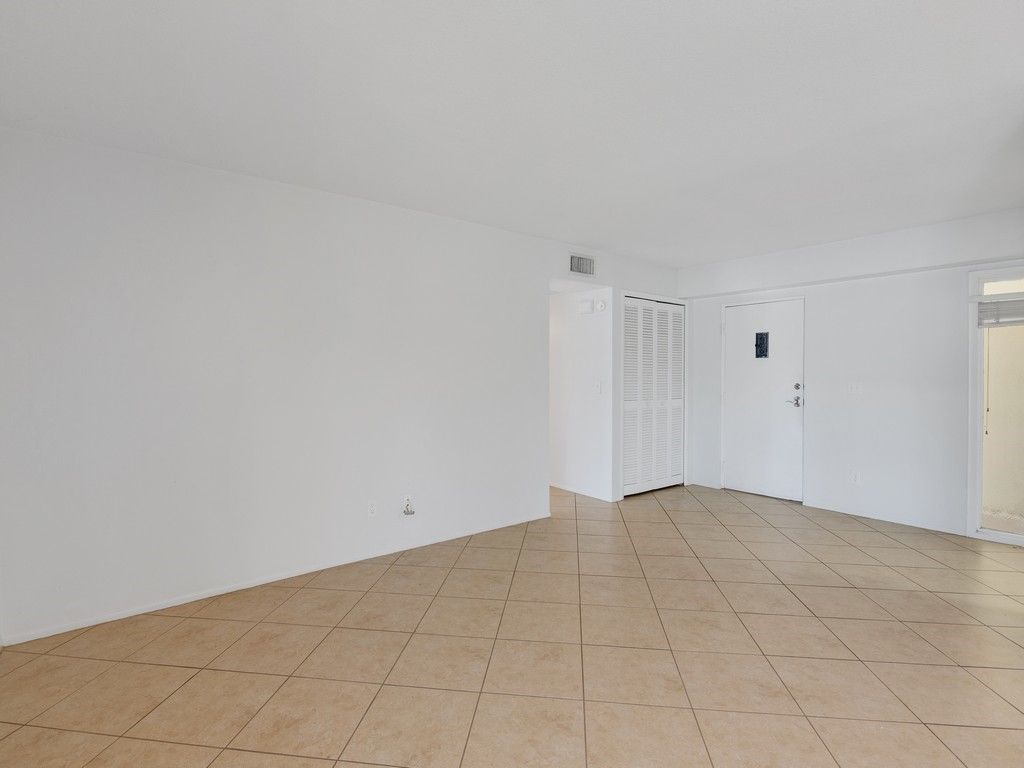 1845 Robalo Drive , Unit D106, Vero Beach, FL 32960 Photo