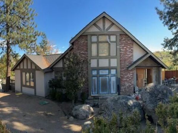1120 S Mountain Avenue, Ashland, OR 97520