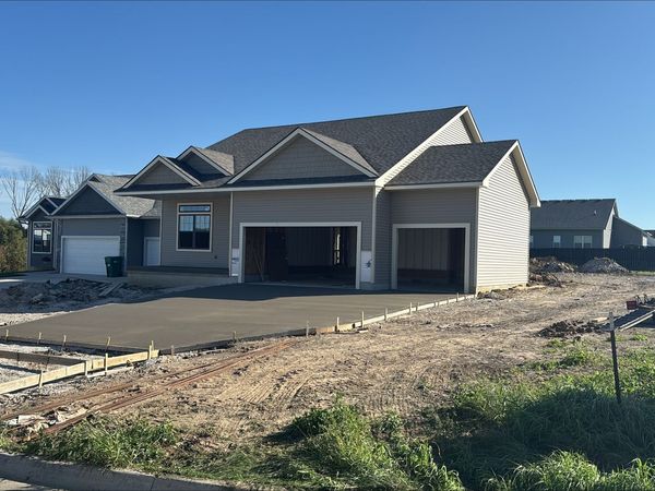 228 Maple Point, Winterset, IA 50273
