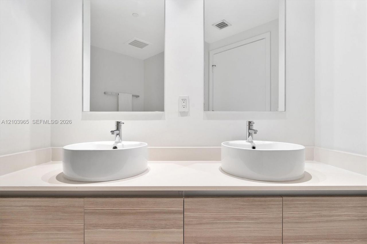 121 NE 34th St, Unit 2904, Miami, FL 33137 Photo