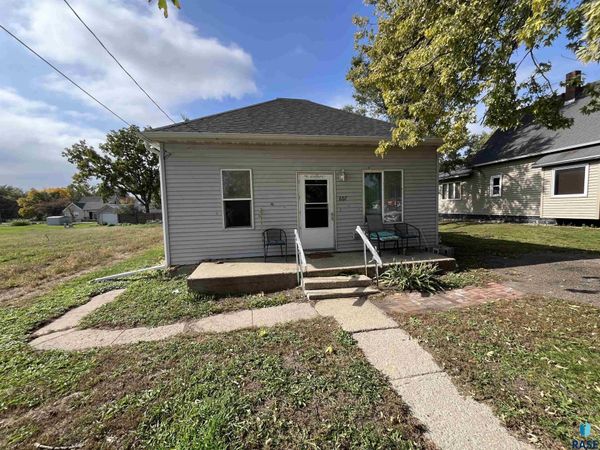 607 S Cedar St, Canton, SD 57013