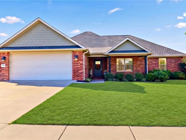 453 Penzo Avenue , Tontitown, AR 72762