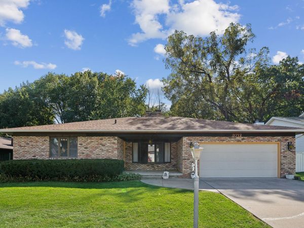 3712 16th Avenue , Moline, IL 61265