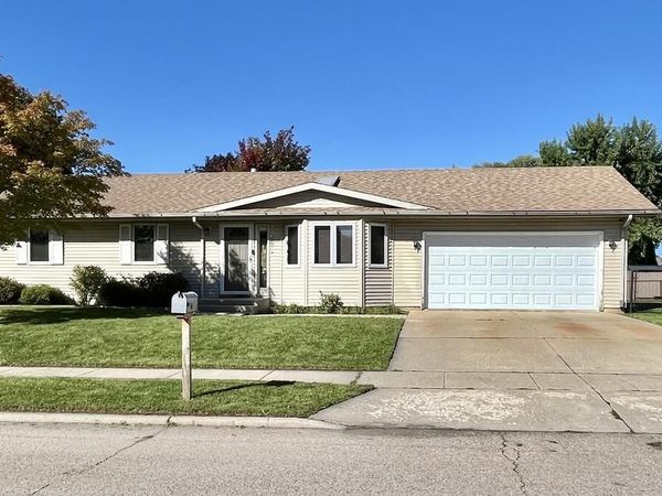 1315 W 9th Street , Belvidere, IL 61008