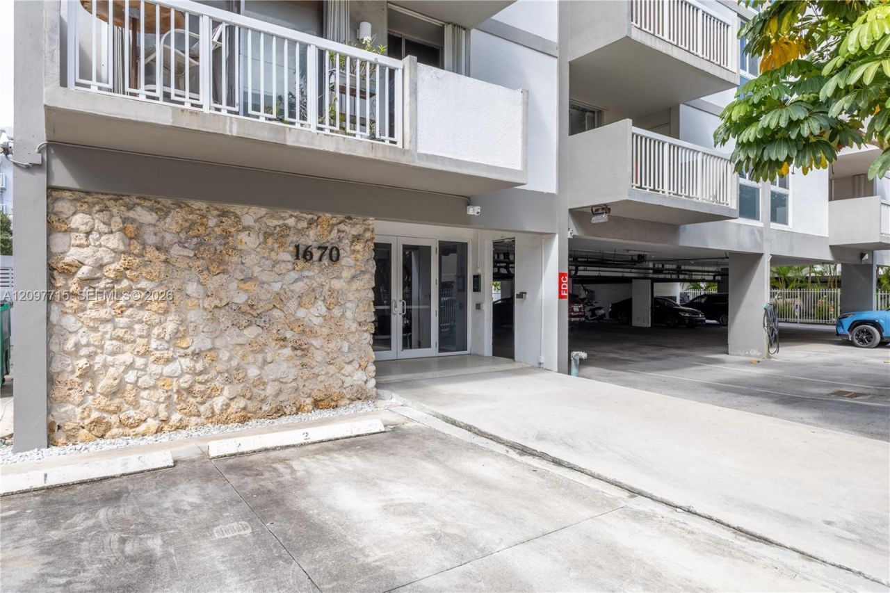 1670 Bay Rd, Unit 6G, Miami Beach, FL 33139 Photo