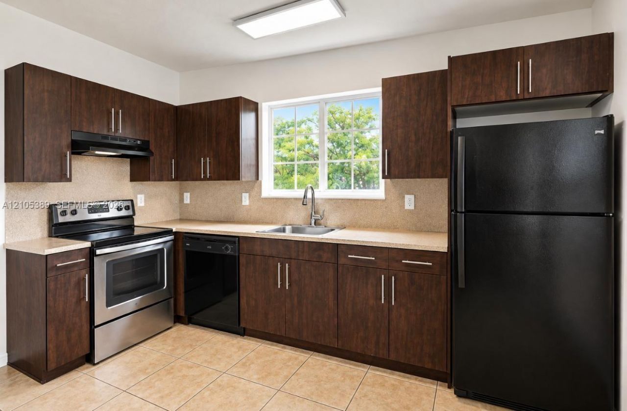 13 S Royal Poinciana Blvd, Unit 20, Miami Springs, FL 33166 Main Photo