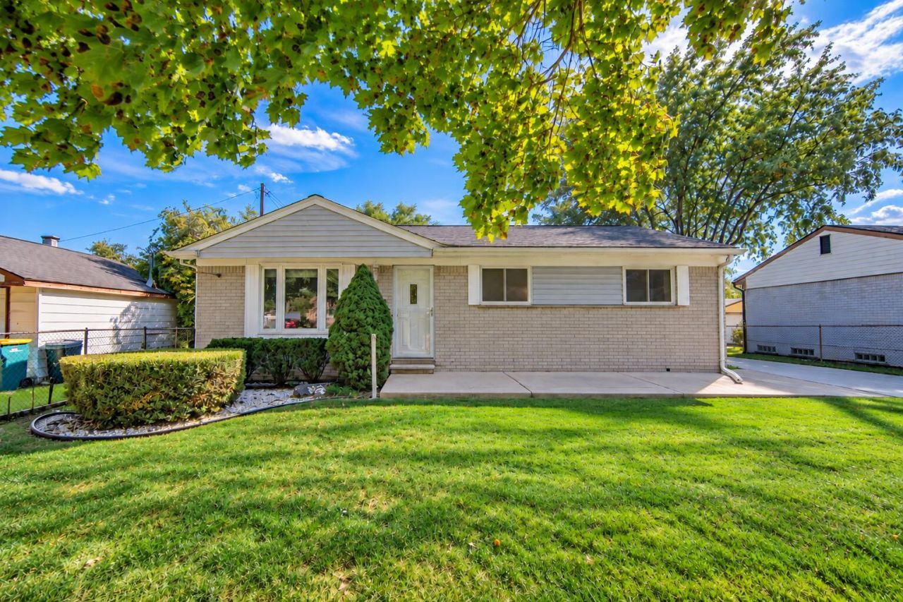 34835 Julie Drive, Romulus, MI 48174 Main Photo