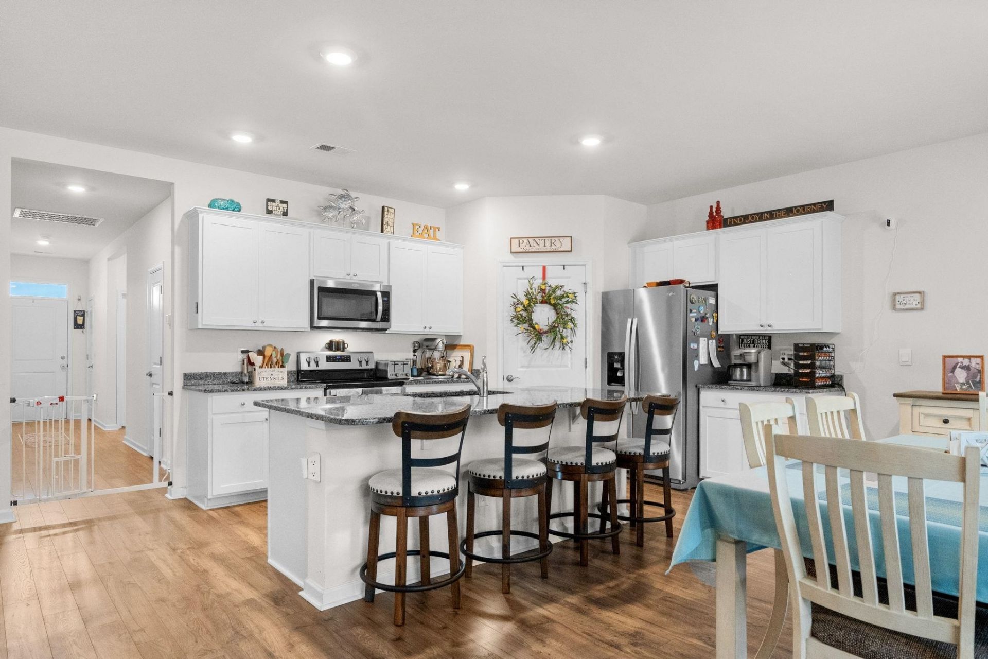 1404 Greenock Ln.  Photo 4