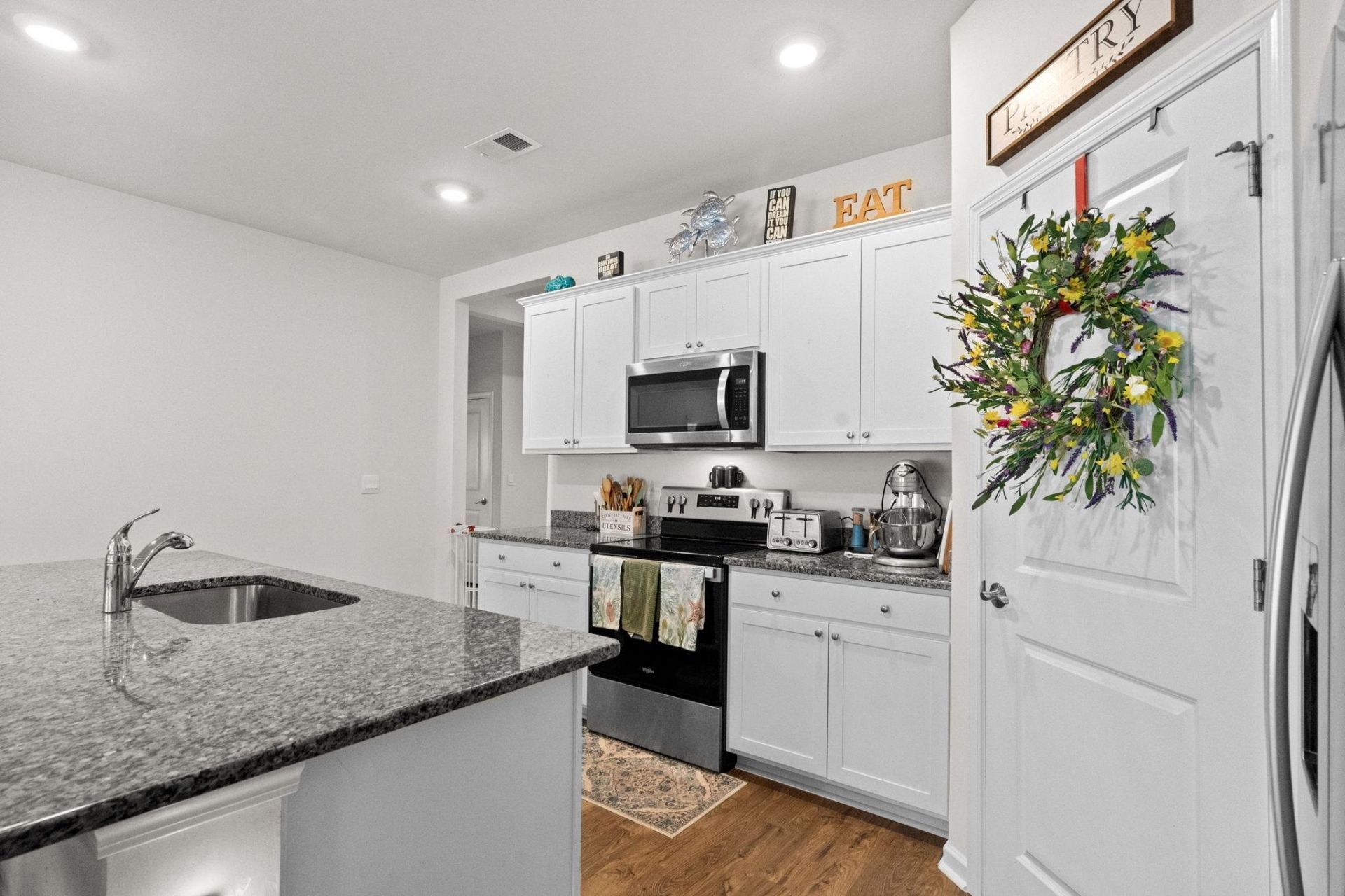 1404 Greenock Ln. Photo 6
