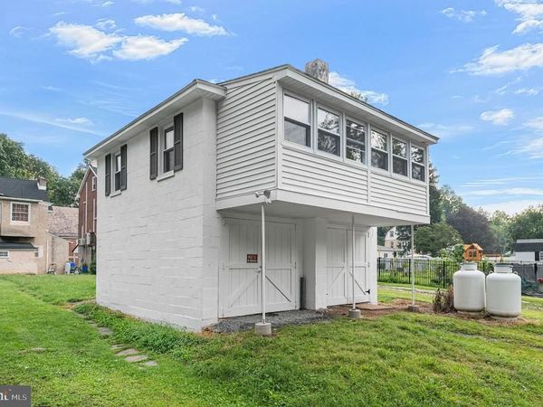 176 WALNUT STREET , Unit APT B, MONT CLARE, PA 19453
