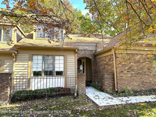 1934 Danbury West , Okemos, MI 48864