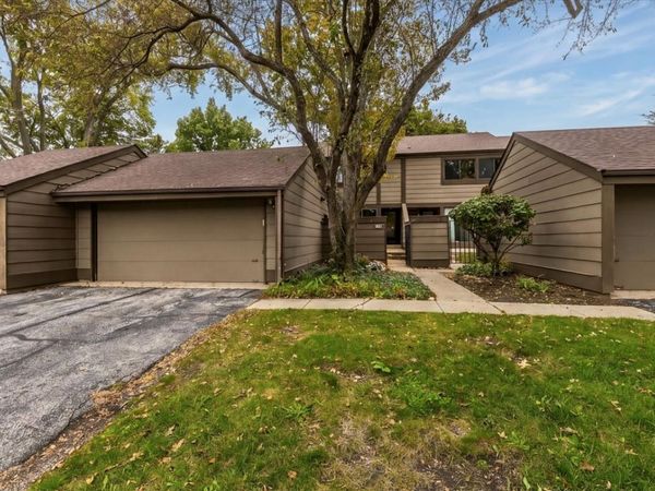 175 N Glengarry Drive, Unit B, Geneva, IL 60134