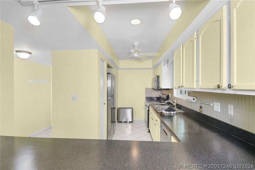 175 SE Saint Lucie Boulevard, Unit B82, Stuart, FL 34996 Photo