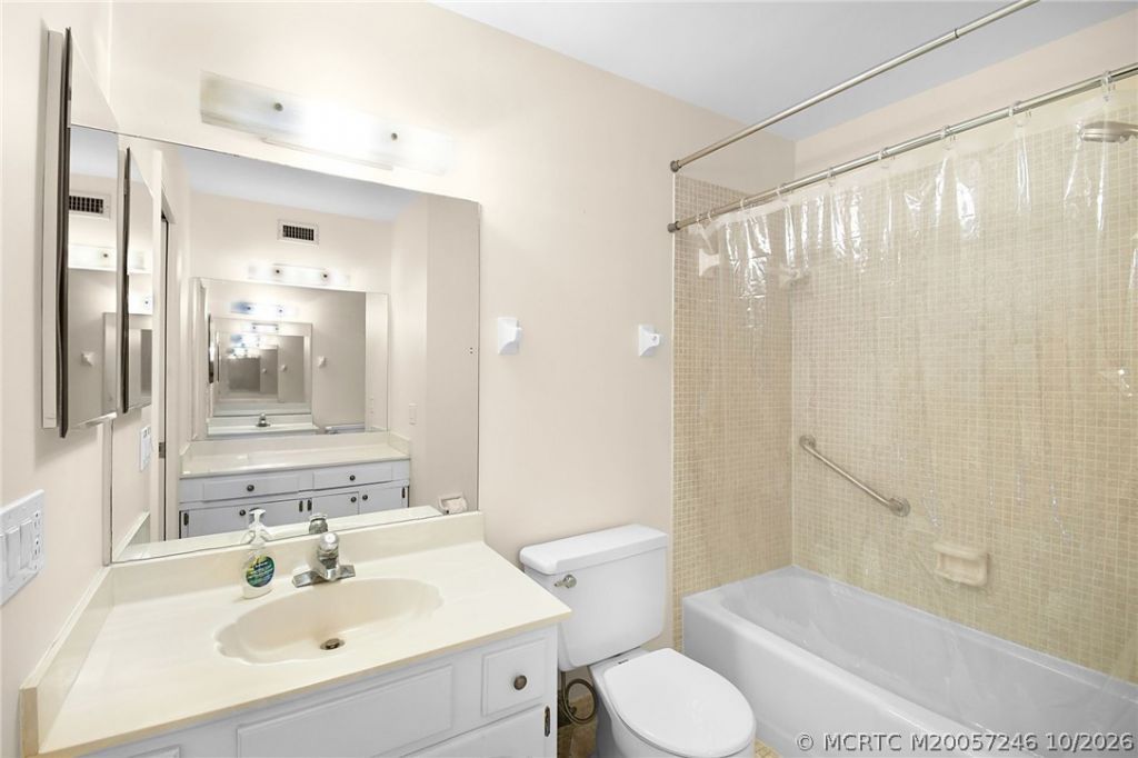 175 SE Saint Lucie Boulevard, Unit B82, Stuart, FL 34996 Photo