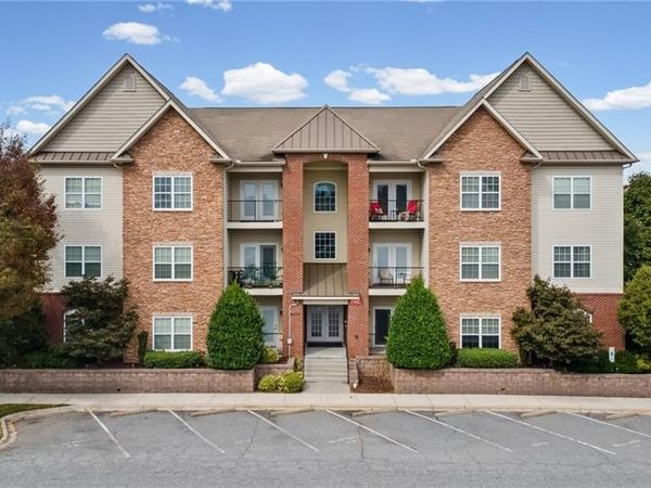 6831 Hanesbrook Circle , Unit 104, Clemmons, NC 27012