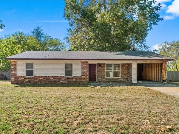 2202 9th Street, Bentonville, AR 72712