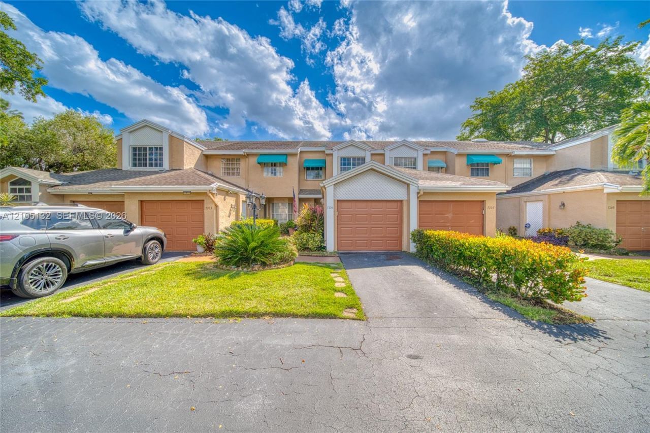 7105 Woodmont Way , Tamarac, FL 33321 Photo