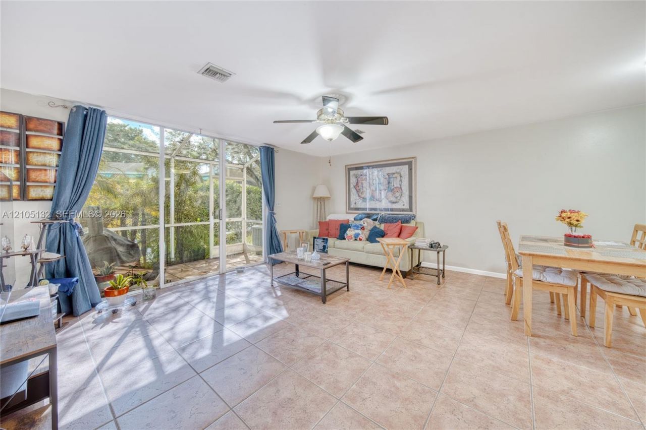 7105 Woodmont Way , Tamarac, FL 33321 Photo