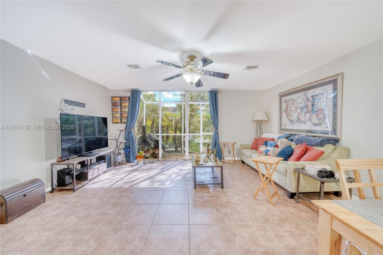 7105 Woodmont Way , Tamarac, FL 33321 Photo