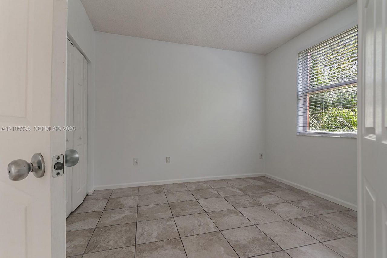 17125 N Bay Rd, Unit 3307, Sunny Isles Beach, FL 33160 Photo