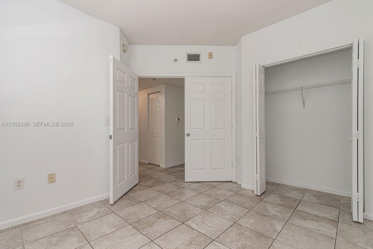 17125 N Bay Rd, Unit 3307, Sunny Isles Beach, FL 33160 Photo