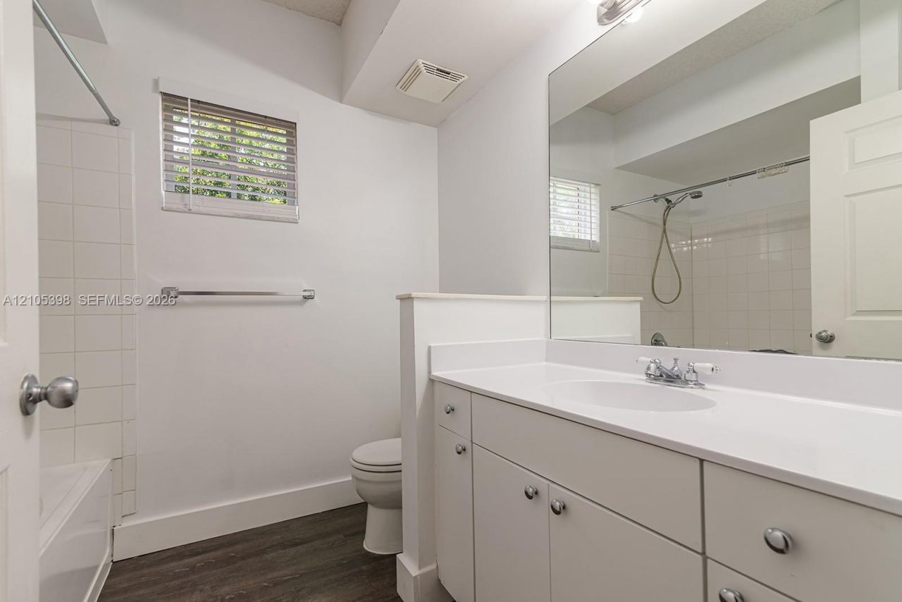 17125 N Bay Rd, Unit 3307, Sunny Isles Beach, FL 33160 Photo