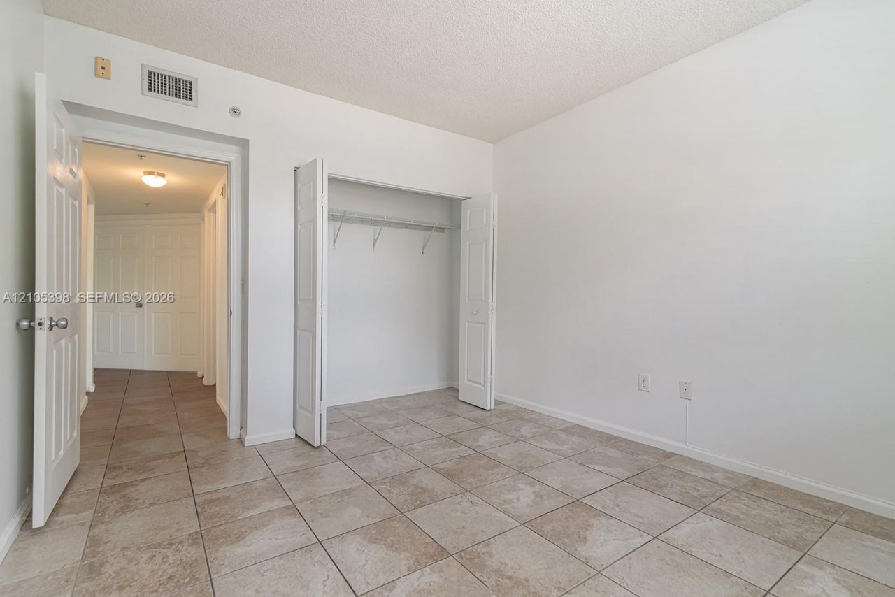 17125 N Bay Rd, Unit 3307, Sunny Isles Beach, FL 33160 Photo