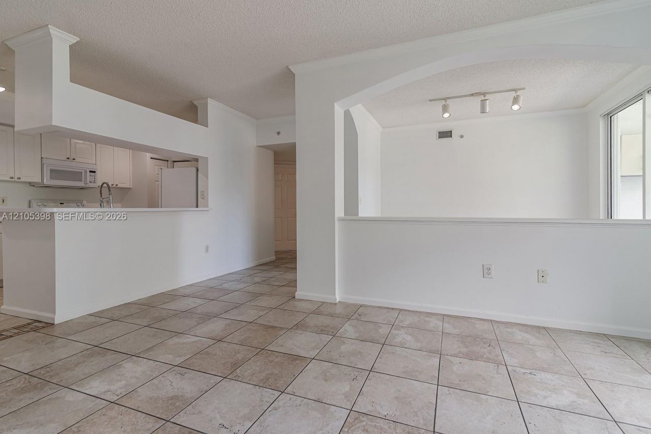 17125 N Bay Rd, Unit 3307, Sunny Isles Beach, FL 33160 Photo