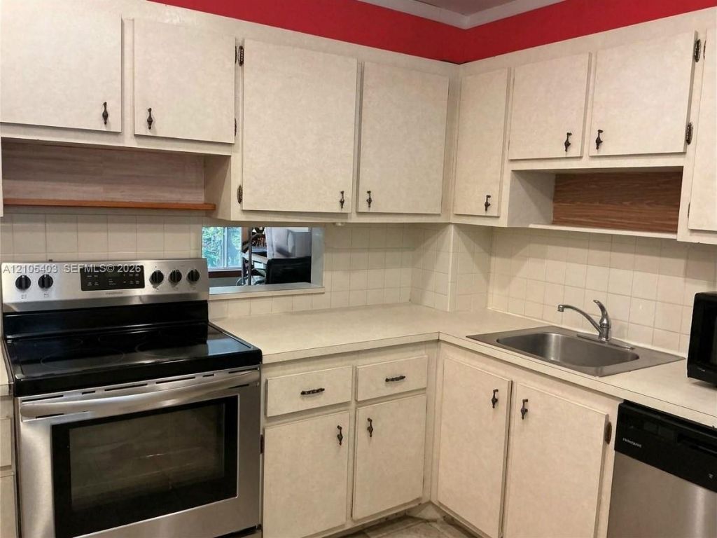 200 Ashbury Rd , Unit 203, Hollywood, FL 33024 Photo