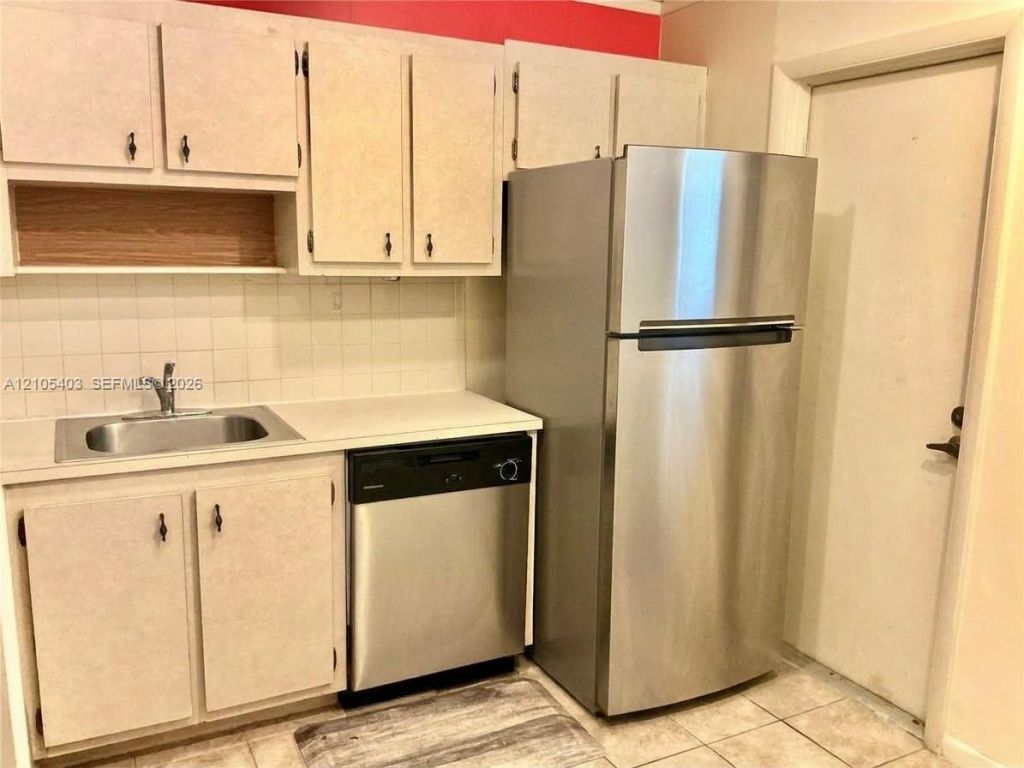 200 Ashbury Rd , Unit 203, Hollywood, FL 33024 Photo