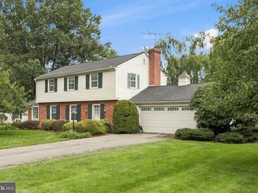 1919 ROBINDALE AVENUE, LANCASTER, PA 17601