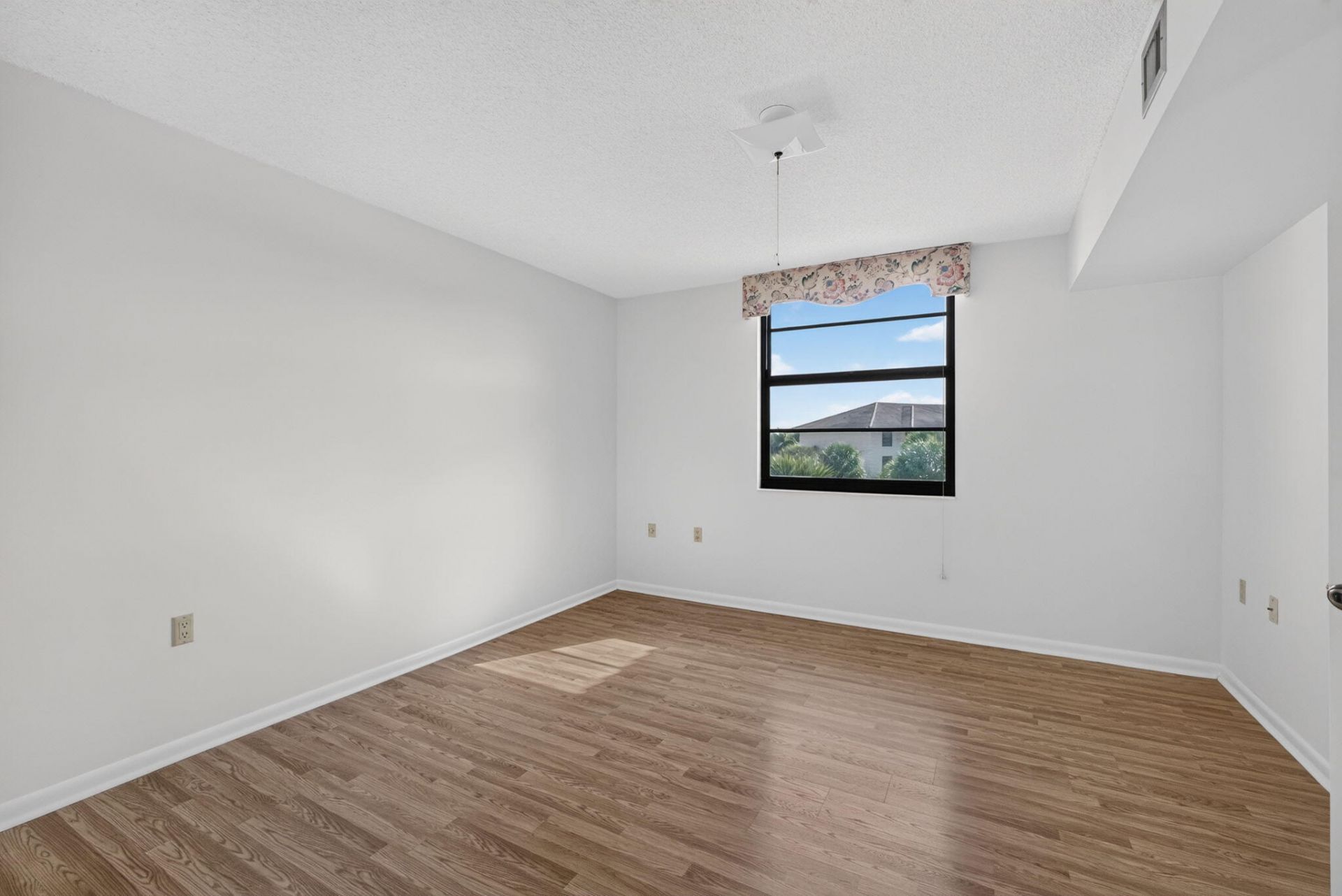 3710 Whitehall Drive, Unit 401, West Palm Beach, FL 33401 Photo
