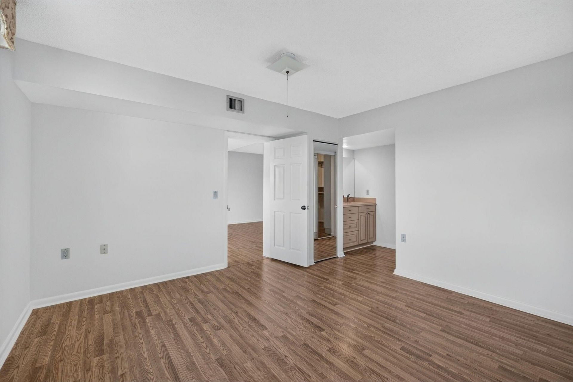 3710 Whitehall Drive, Unit 401, West Palm Beach, FL 33401 Photo
