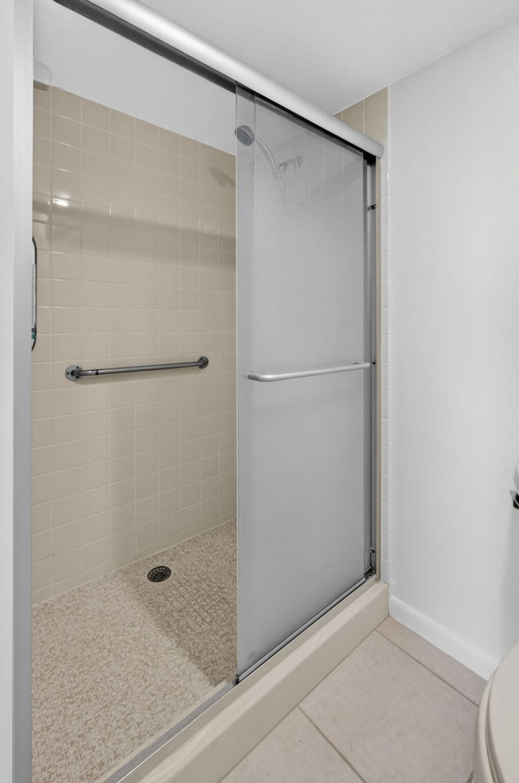 3710 Whitehall Drive, Unit 401, West Palm Beach, FL 33401 Photo